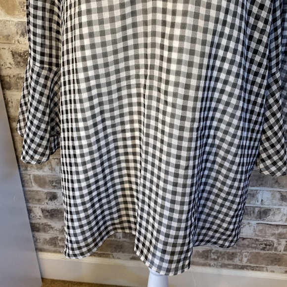 Calvin Klein lined blouse. Size L. Black/white checkered pattern. V-neck. - Picture 5 of 15